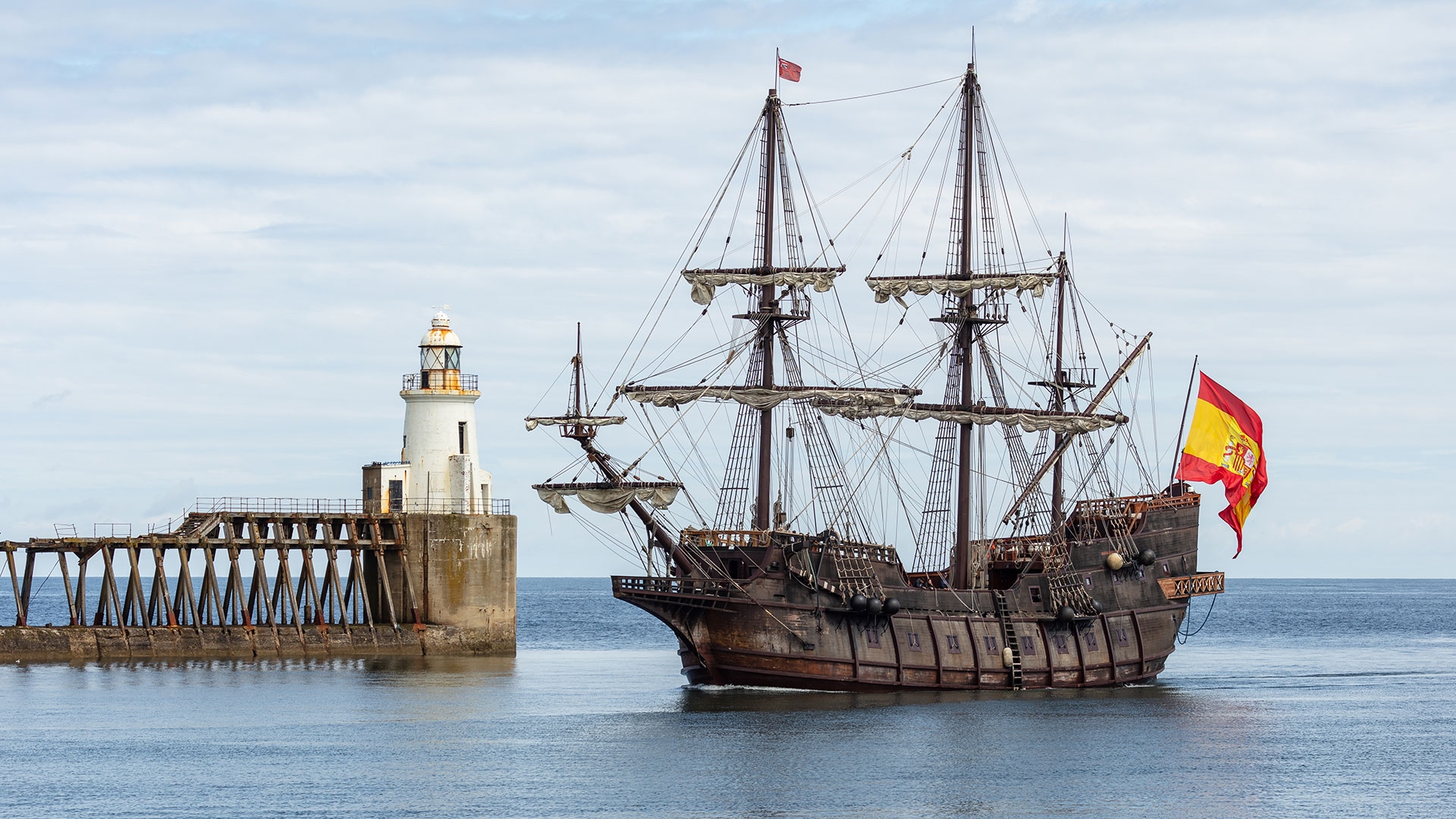Historic replica galleon Gale...